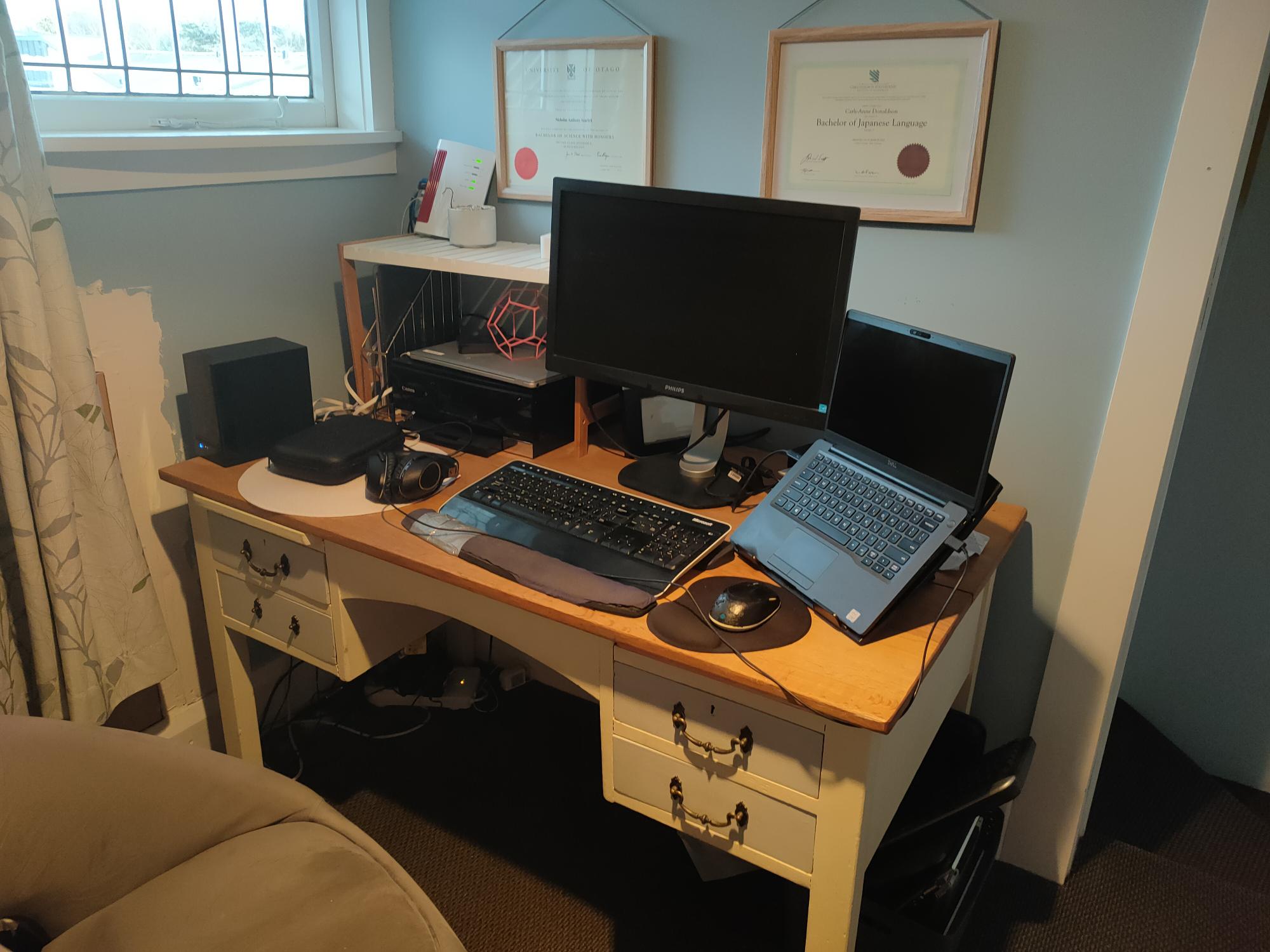 A desk with a computer and a computer on it

Description automatically generated with low confidence